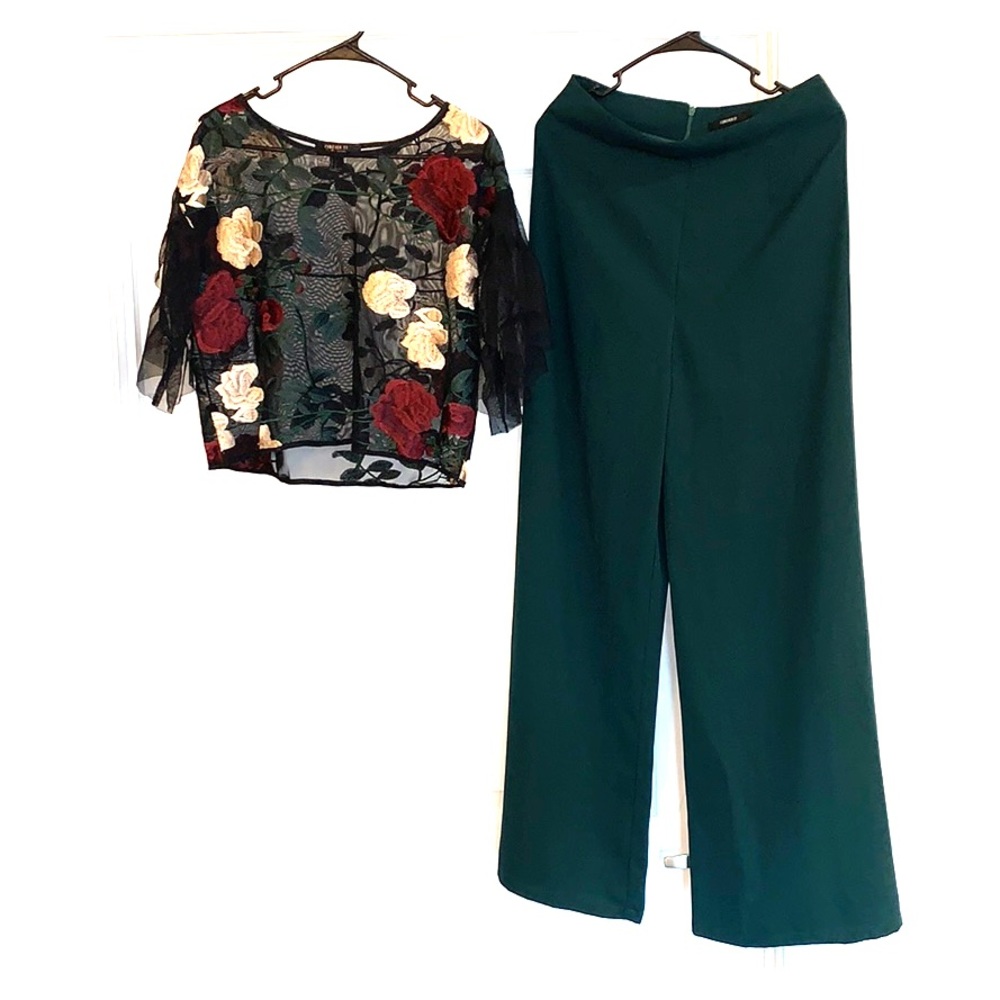 Forever21 sheer floral crop w/ forest green pants